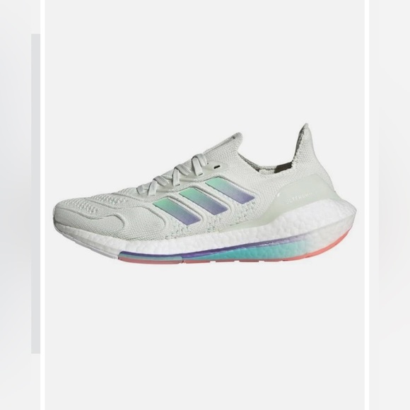 adidas Ultraboost 22
HEAT.RDY Running Shoe (Women) - Picture 6 of 16